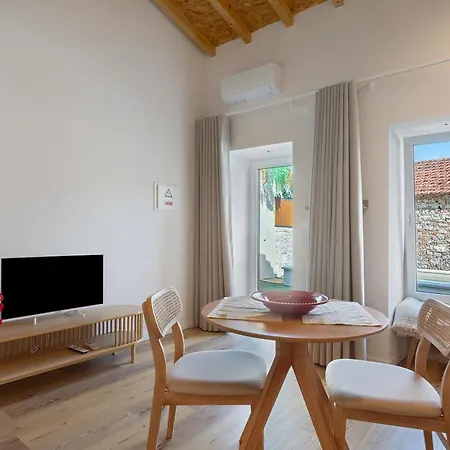 Santa Luzia 4 Apartment *